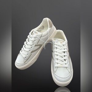 Tretorn Woman White Sneakers Classic Low-Top Design White & Gray Size 6.5
